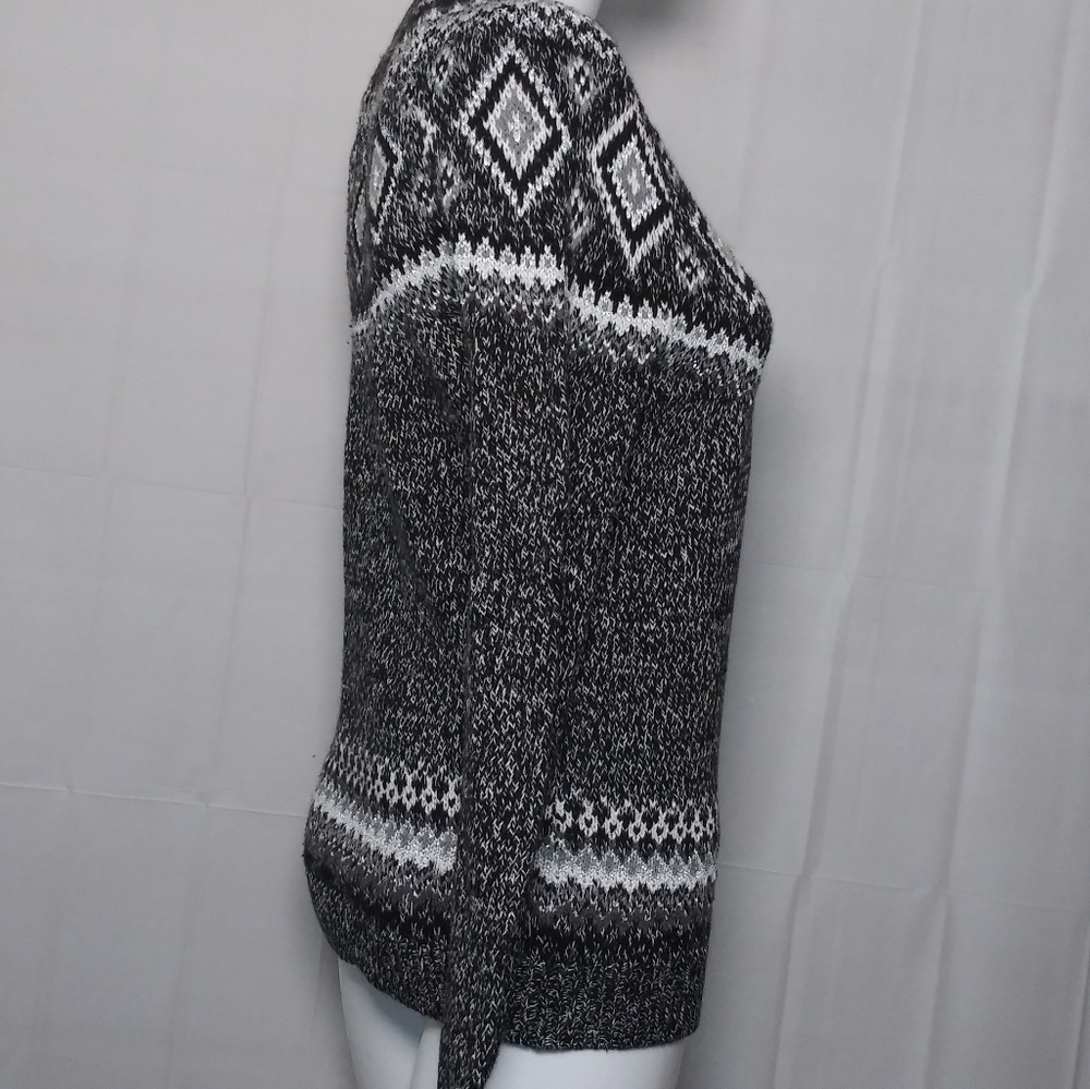 #11-Old Navy Sweater - Picture 3 of 5